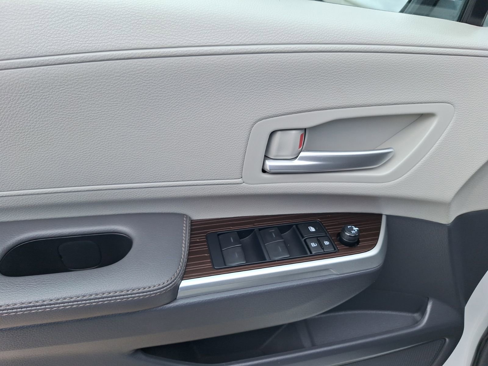 Used 2023 Toyota Sienna XLE w/ XLE Plus Package image 16