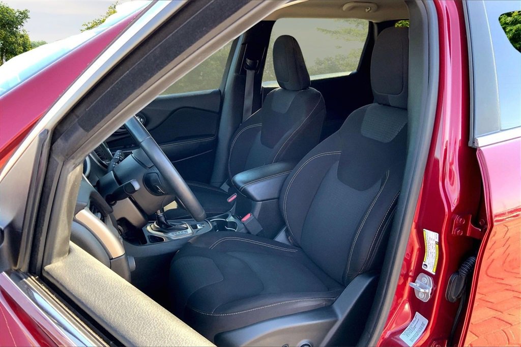 Used 2016 Jeep Cherokee Latitude w/ Comfort & Sound Group image 21