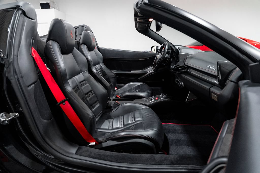 Used 2012 Ferrari 458 Spider RWD image 3