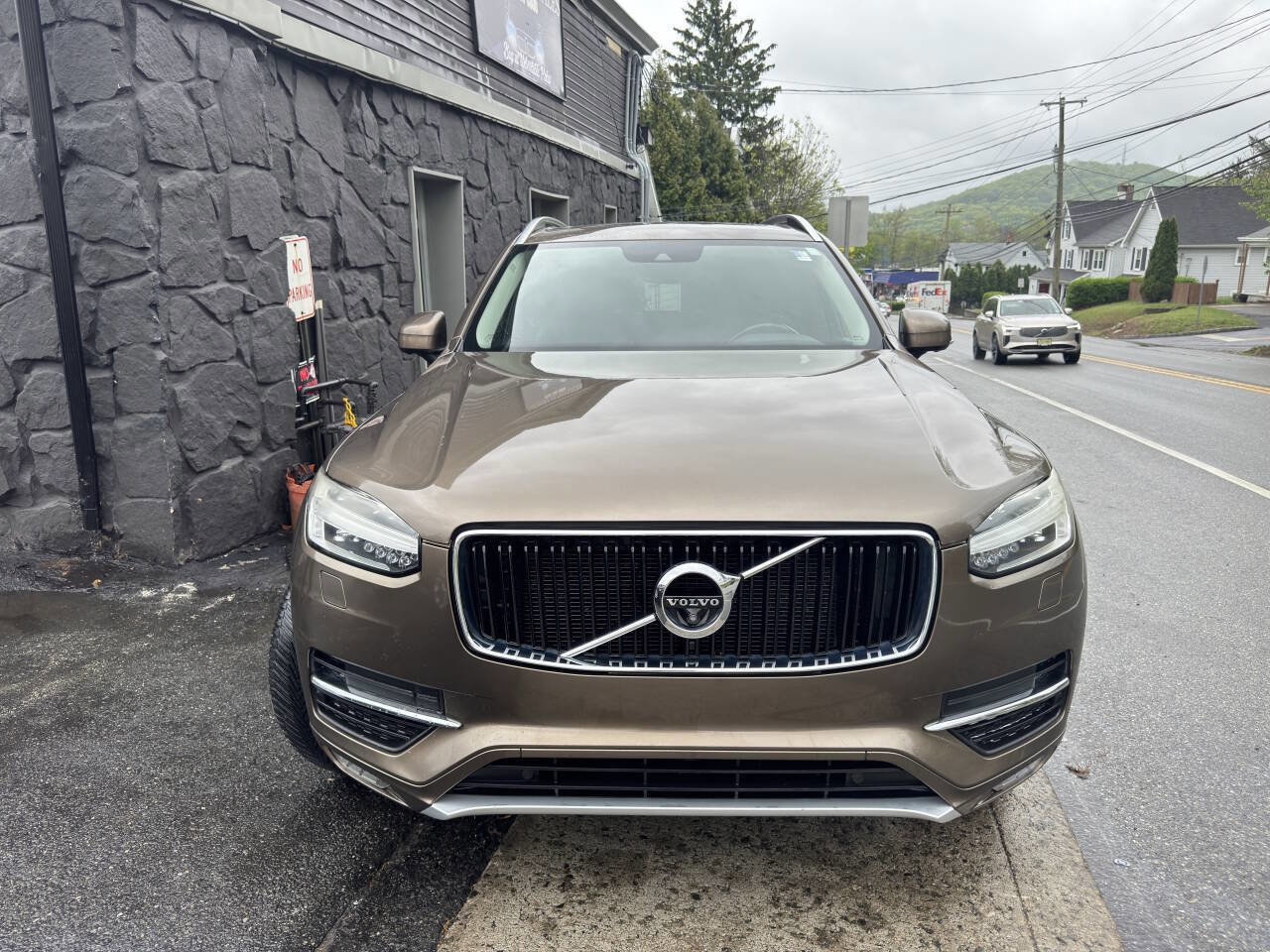 Used 2016 Volvo XC90 T6 Momentum w/ Momentum Plus Package AWD/4WD image 3