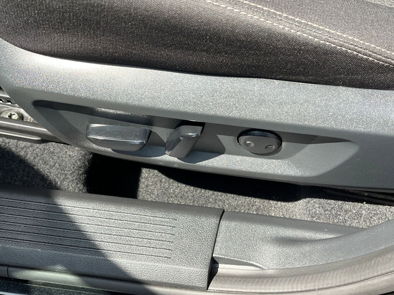 Used 2025 Nissan Rogue SV FWD image 22