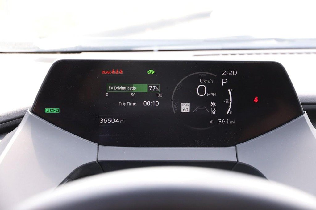 Used 2025 Toyota Prius LE AWD/4WD image 13