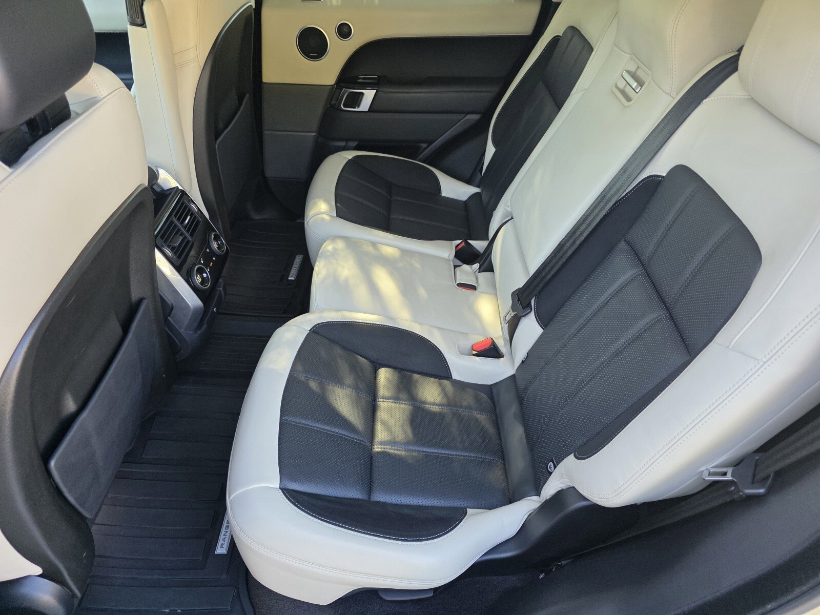 Used 2020 Land Rover Range Rover Sport HST AWD/4WD image 14