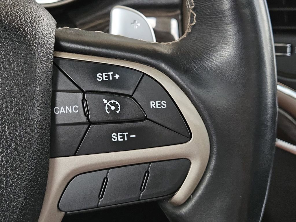 Used 2016 Jeep Grand Cherokee Overland AWD/4WD image 22