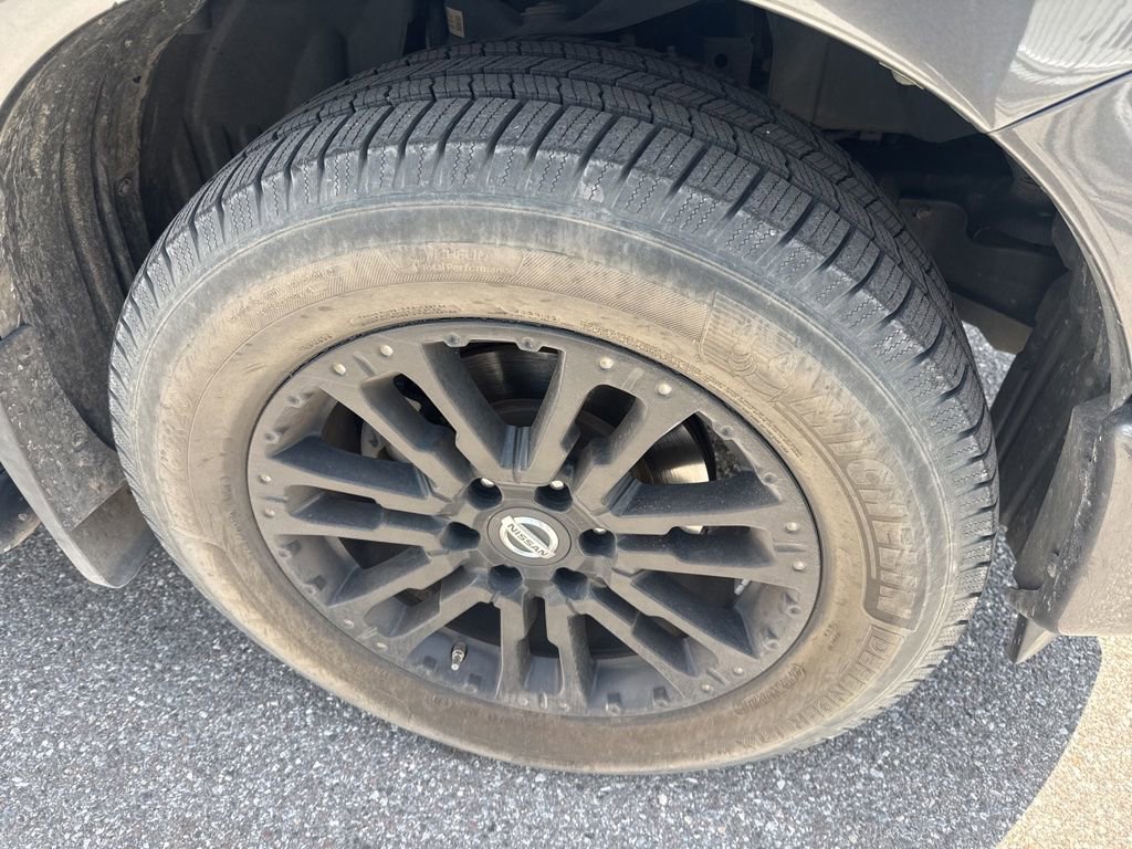 Used 2019 Nissan Titan SV w/ SV Convenience Package image 8