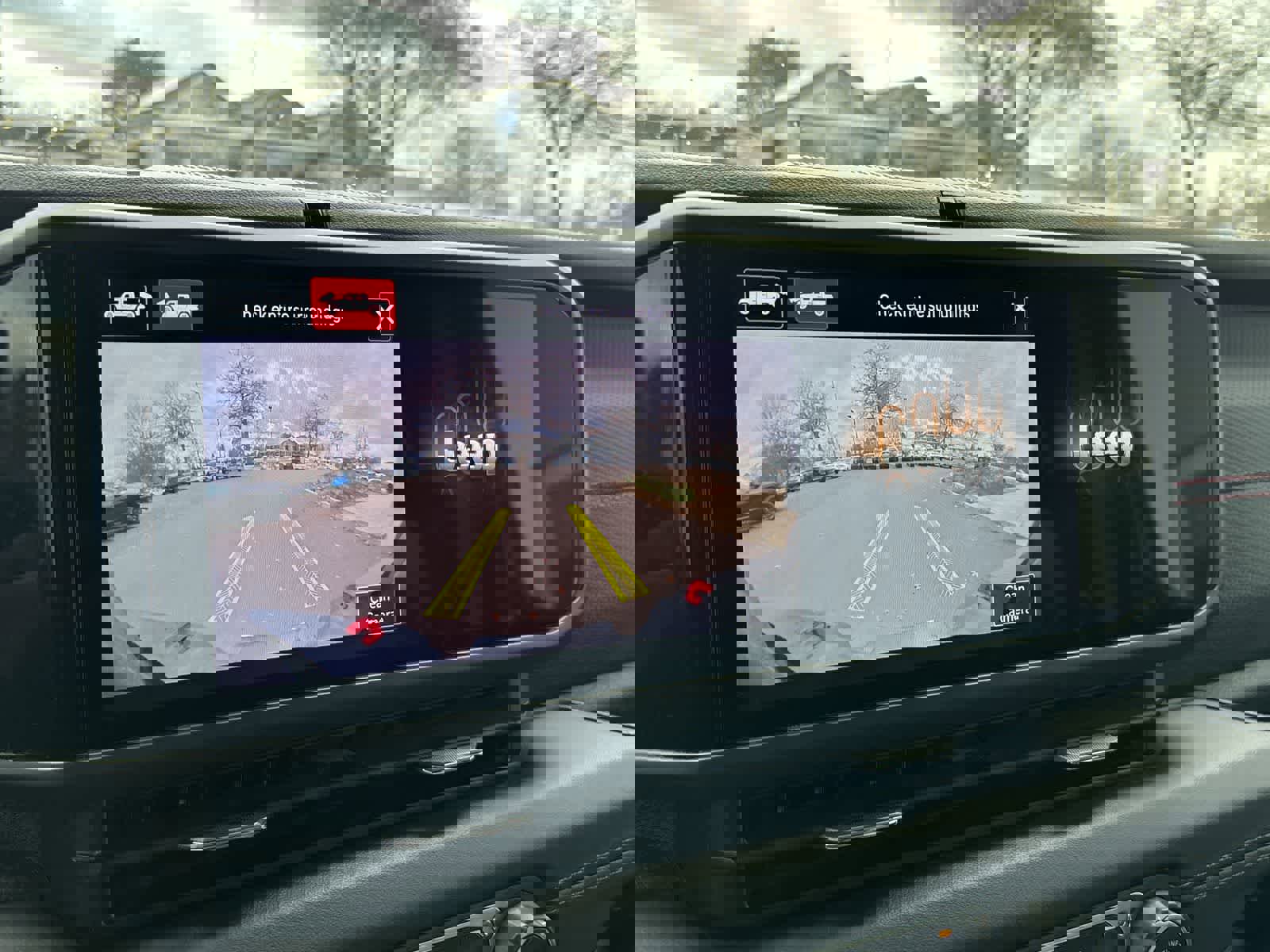 Used 2024 Jeep Gladiator Rubicon w/ Technology Group image 20