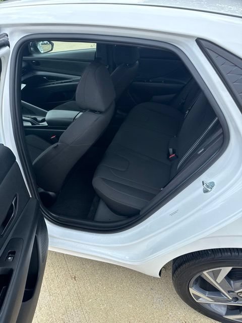 Used 2025 Hyundai Elantra Sport FWD image 11