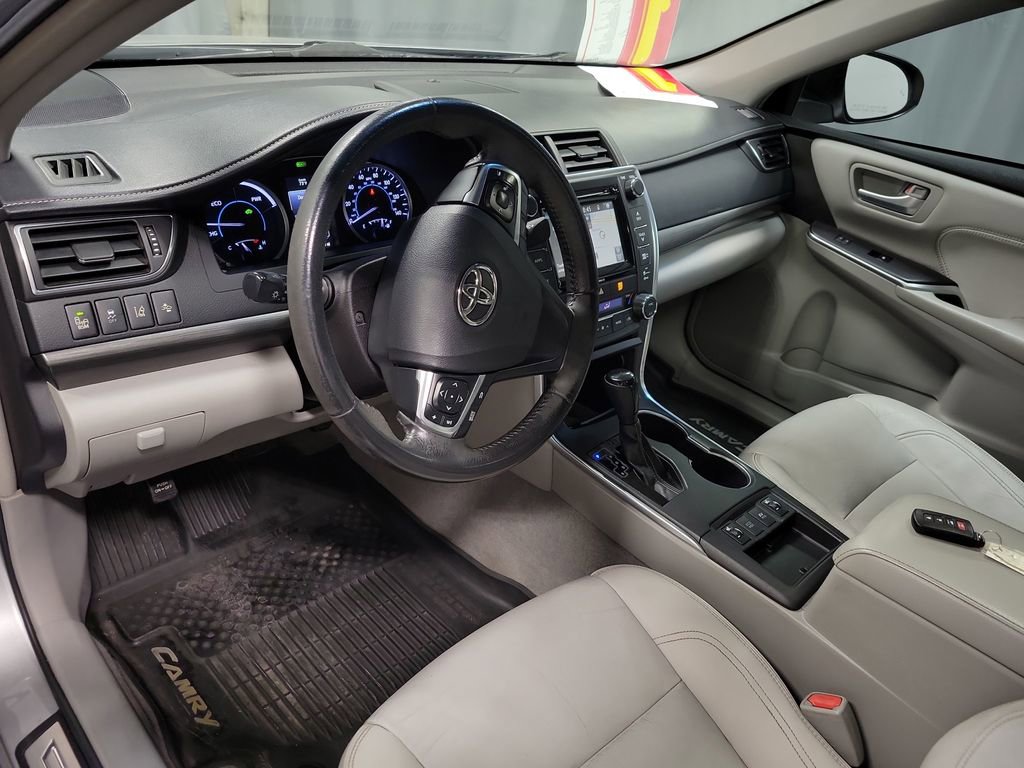 Used 2017 Toyota Camry XLE w/ Moonroof Package FWD image 13