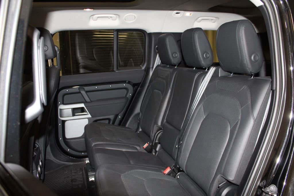 Used 2023 Land Rover Defender 130 SE image 36