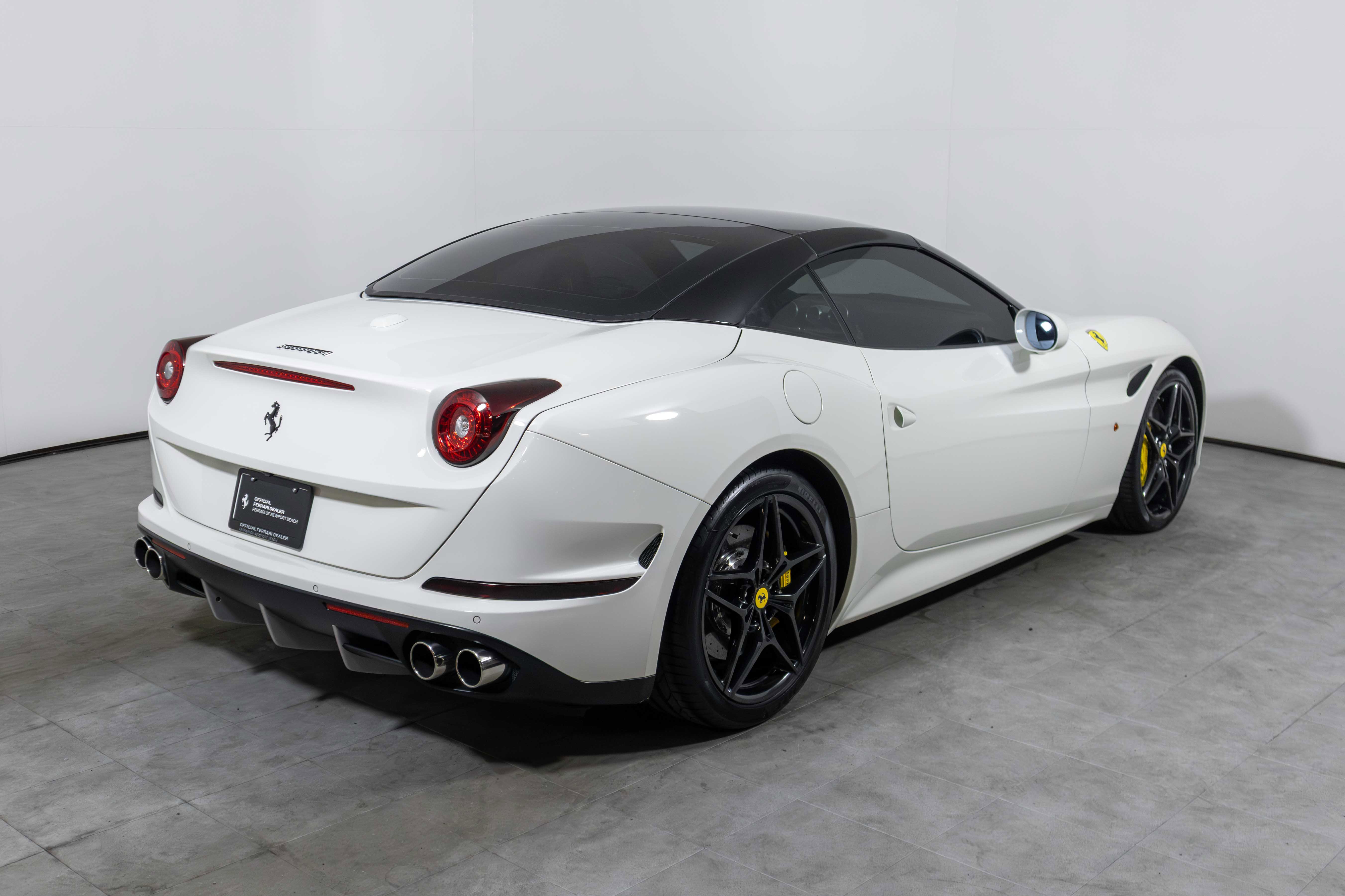 Certified 2016 Ferrari California T image 18