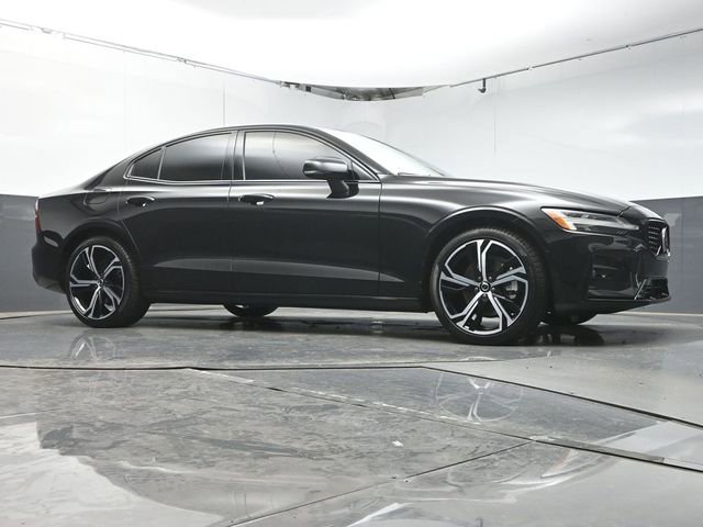 Certified 2025 Volvo S60 B5 Plus AWD/4WD image 30