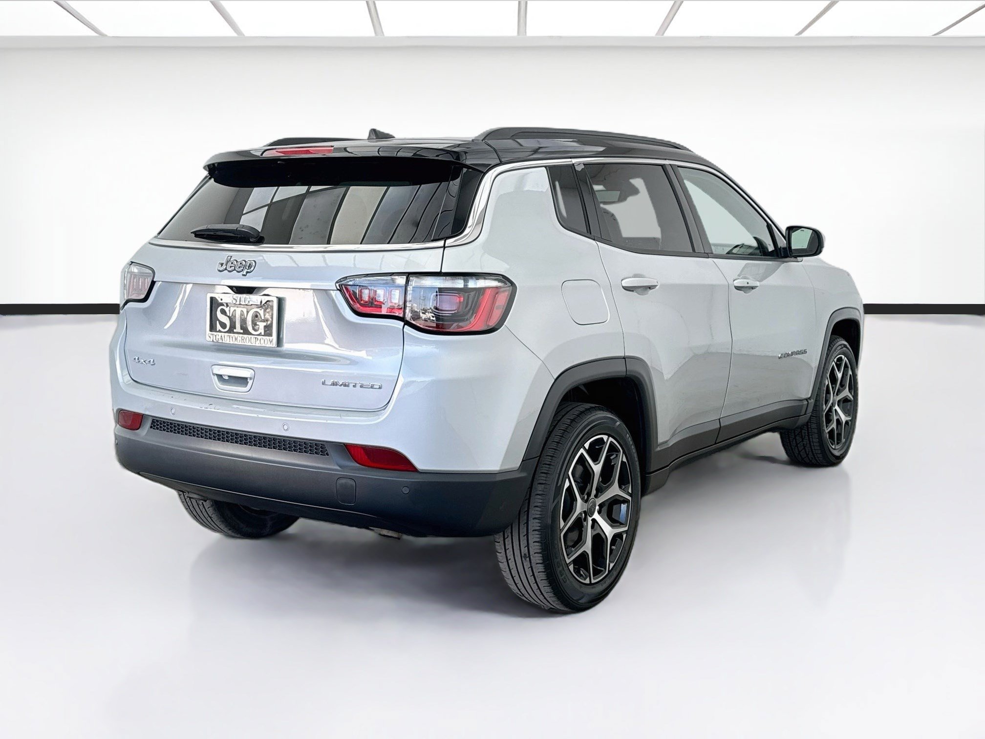 Used 2025 Jeep Compass Limited AWD/4WD image 4