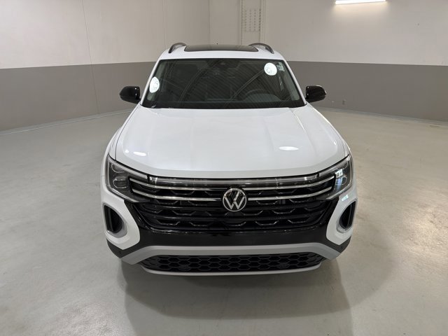 Certified 2026 Volkswagen Atlas Peak Edition AWD/4WD image 3