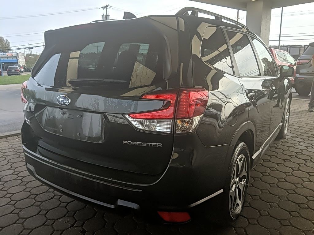 Used 2023 Subaru Forester Premium image 6