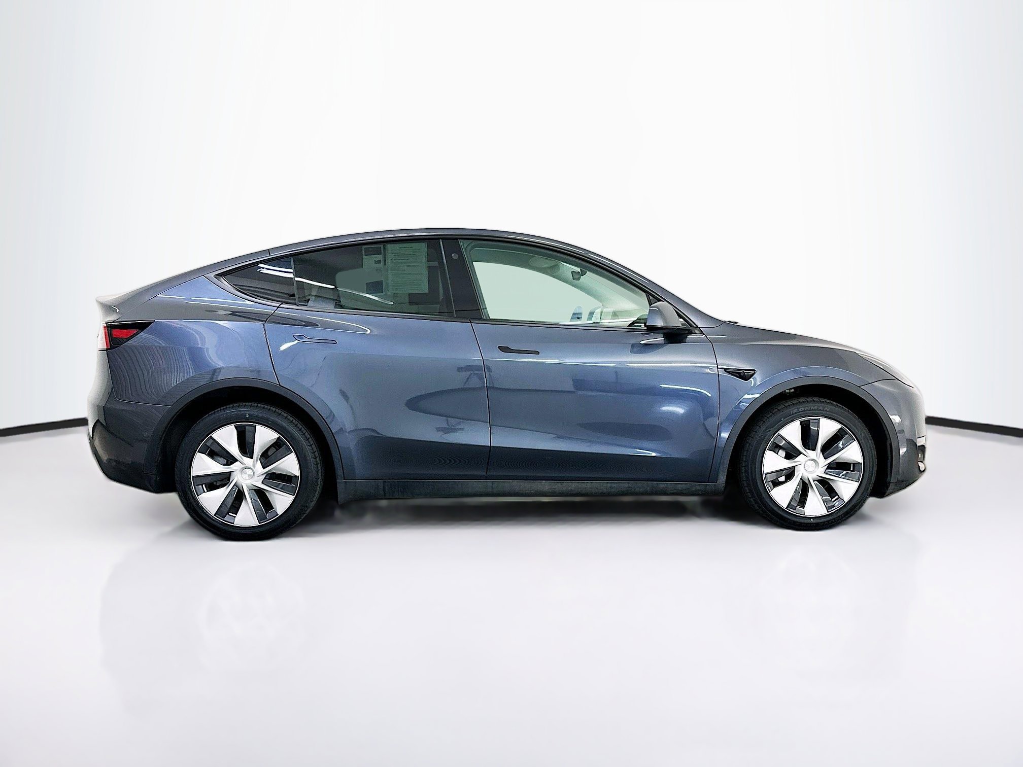Used 2022 Tesla Model Y Long Range image 10