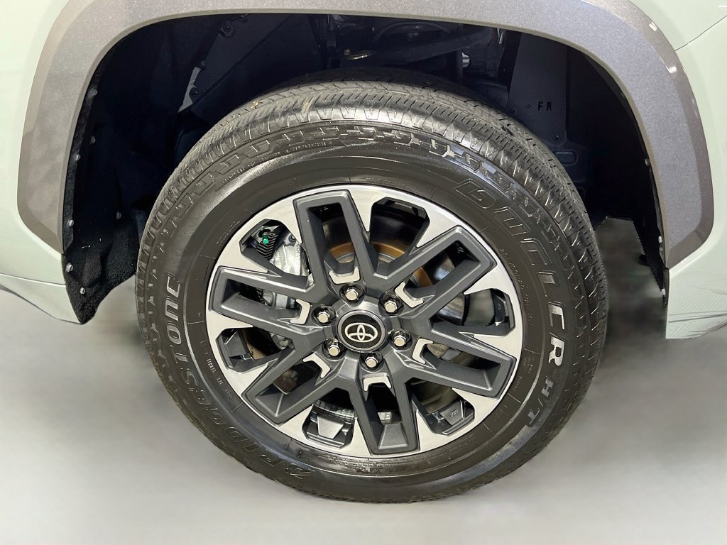 Used 2025 Toyota Tundra Limited AWD/4WD image 11