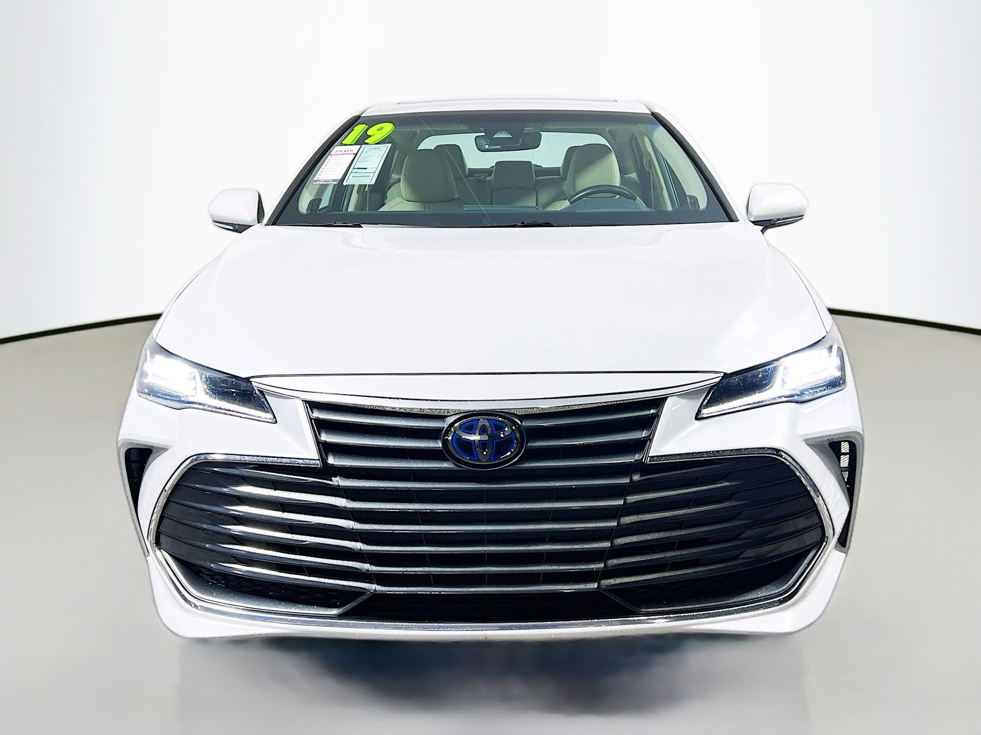 Used 2019 Toyota Avalon Limited image 11