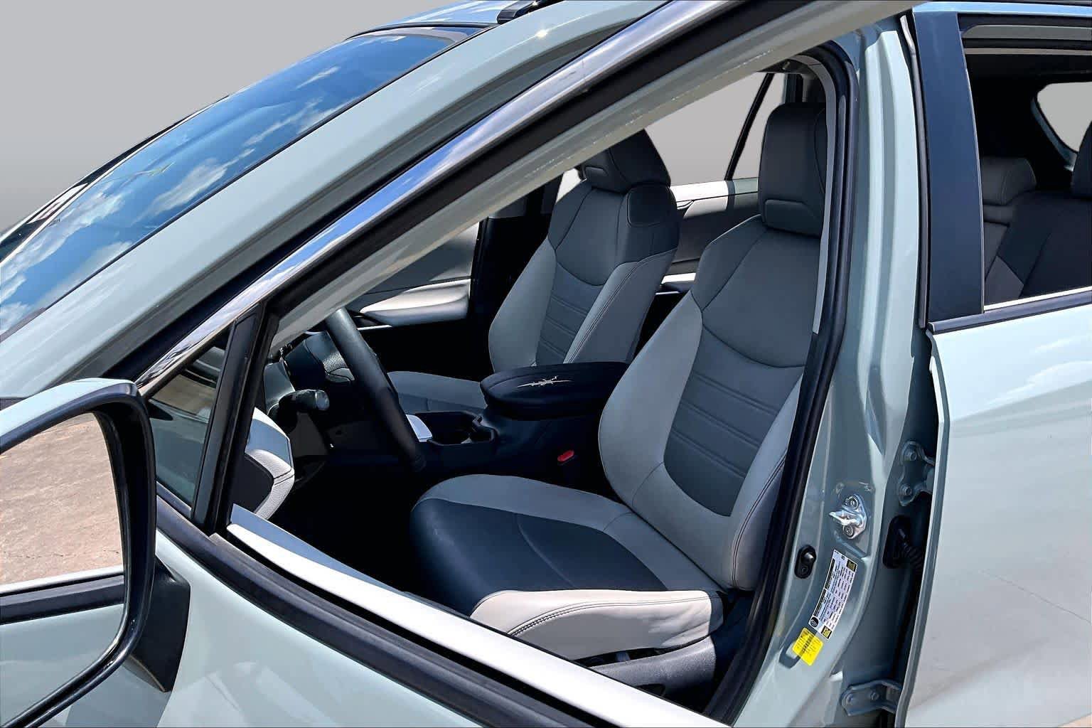 Used 2020 Toyota RAV4 XLE Premium FWD image 8
