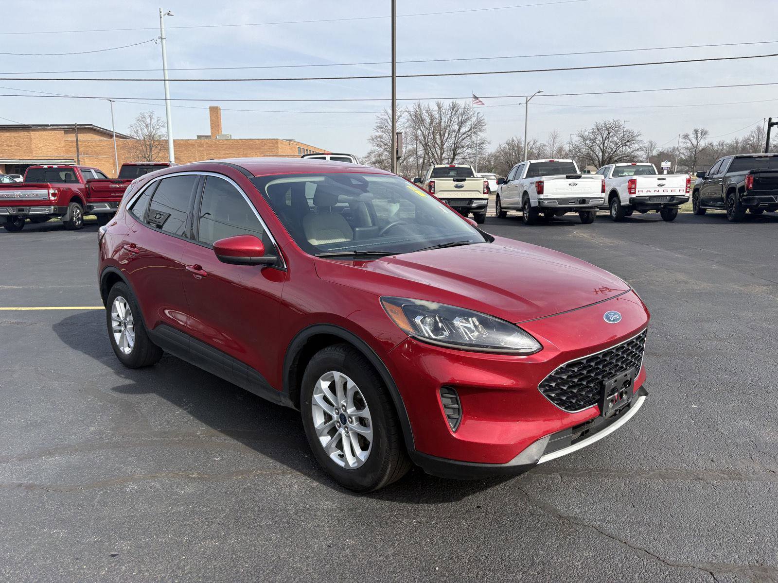 Used 2020 Ford Escape SE FWD image 2