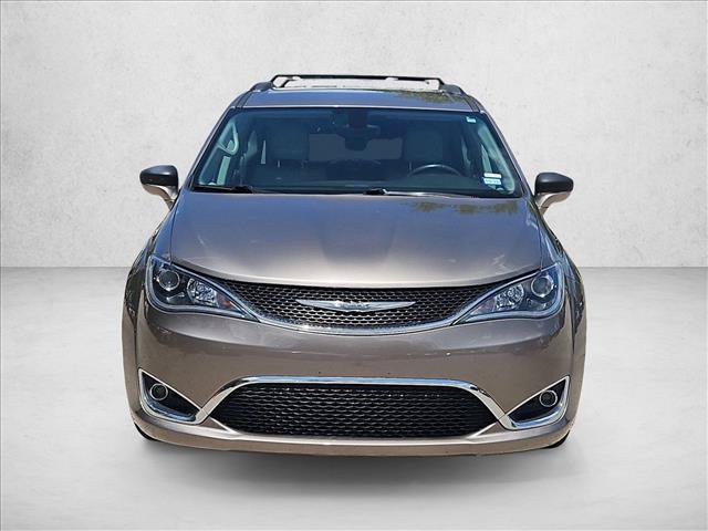 Used 2017 Chrysler Pacifica Touring-L FWD image 2