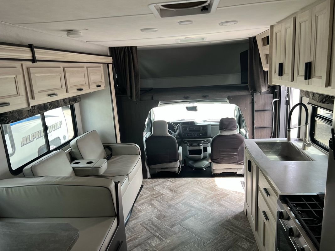 Used 2022 Ford E-450 and Econoline 450 Super Duty w/ Motorhome Prep Package image 31