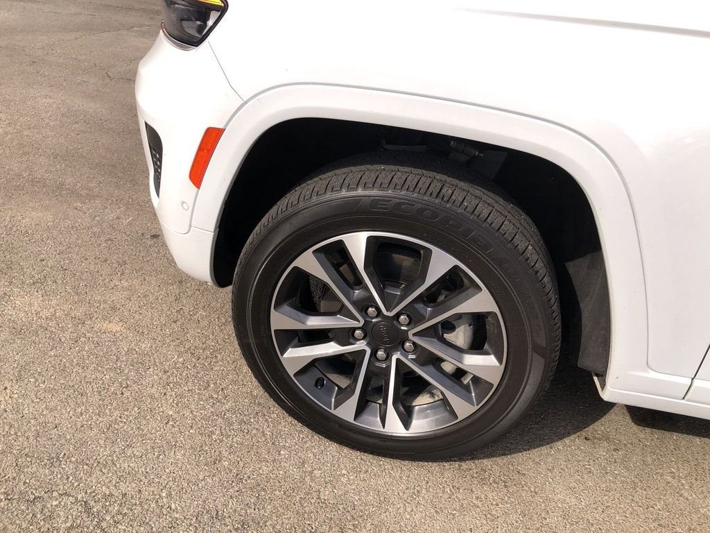 Used 2023 Jeep Grand Cherokee L Overland w/ Advanced Protech Group III AWD/4WD image 10