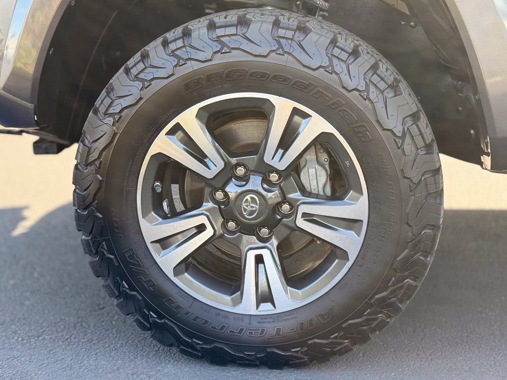 Used 2019 Toyota Tacoma TRD Sport AWD/4WD image 9