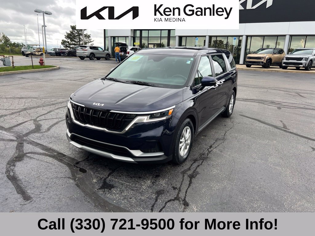 Certified 2024 Kia Carnival LX FWD image 3