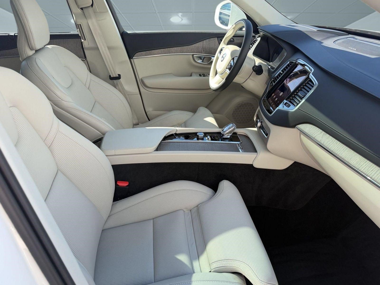 Used 2023 Volvo XC90 B6 Ultimate w/ Protection Package Premier AWD/4WD image 25