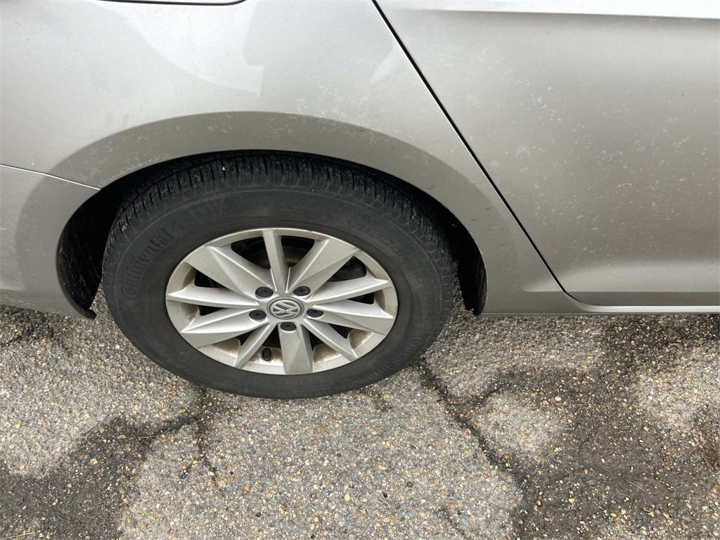 Used 2016 Volkswagen Golf S image 10