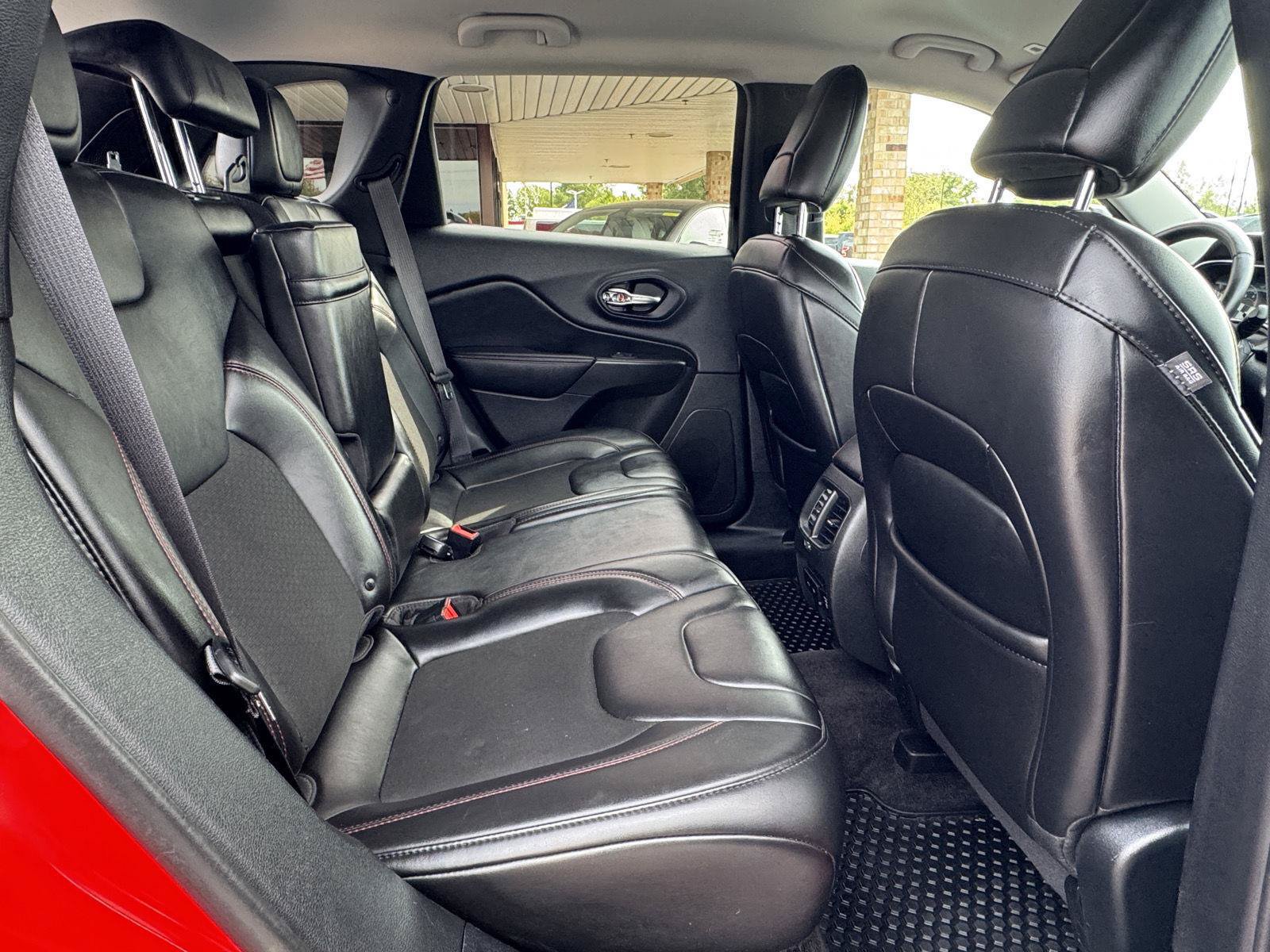 Used 2019 Jeep Cherokee Trailhawk w/ Cold Weather Group AWD/4WD image 29