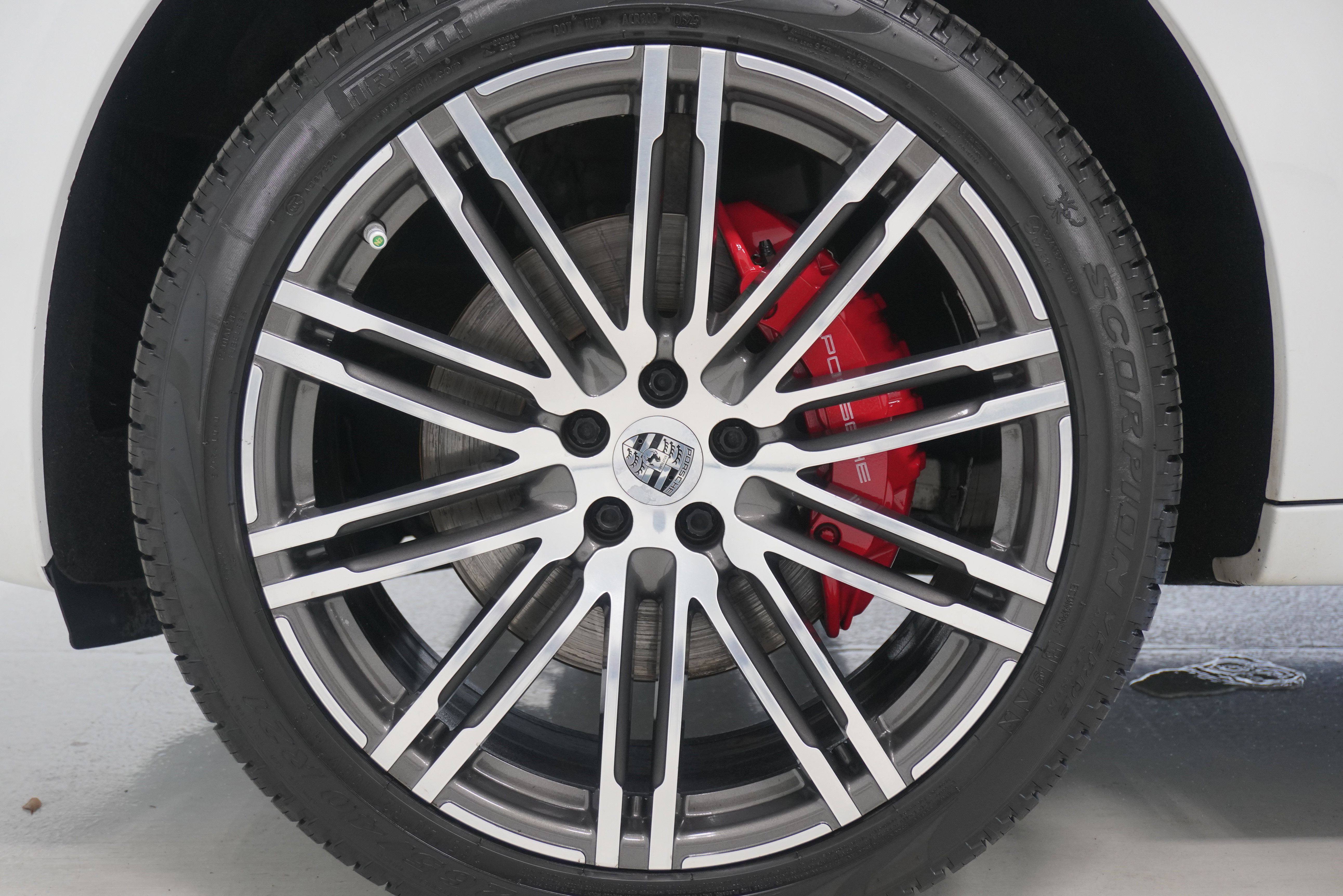 Used 2015 Porsche Macan Turbo image 25