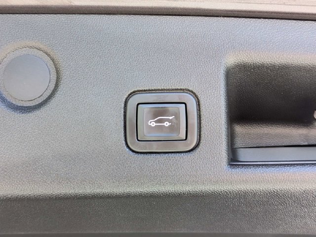 Used 2020 Chevrolet Equinox LT FWD image 18