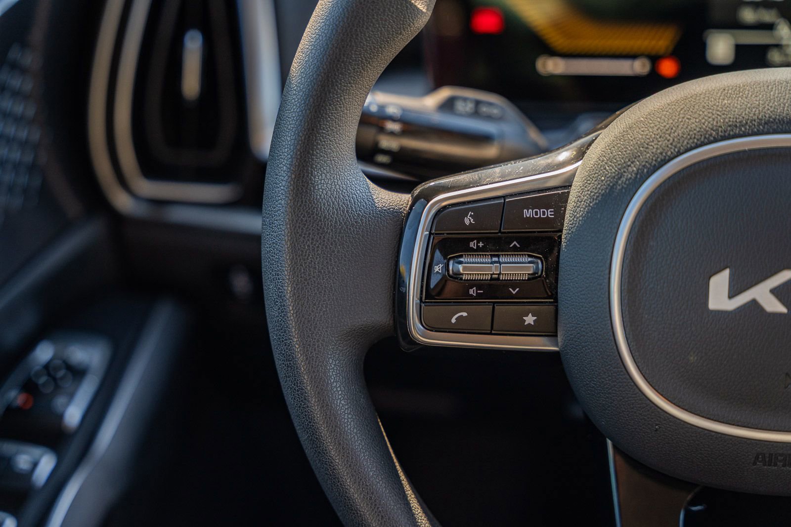 Used 2025 Kia Sorento LX image 27