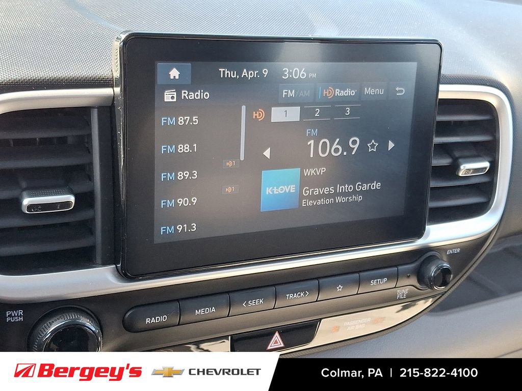 Used 2023 Hyundai Venue SEL image 20