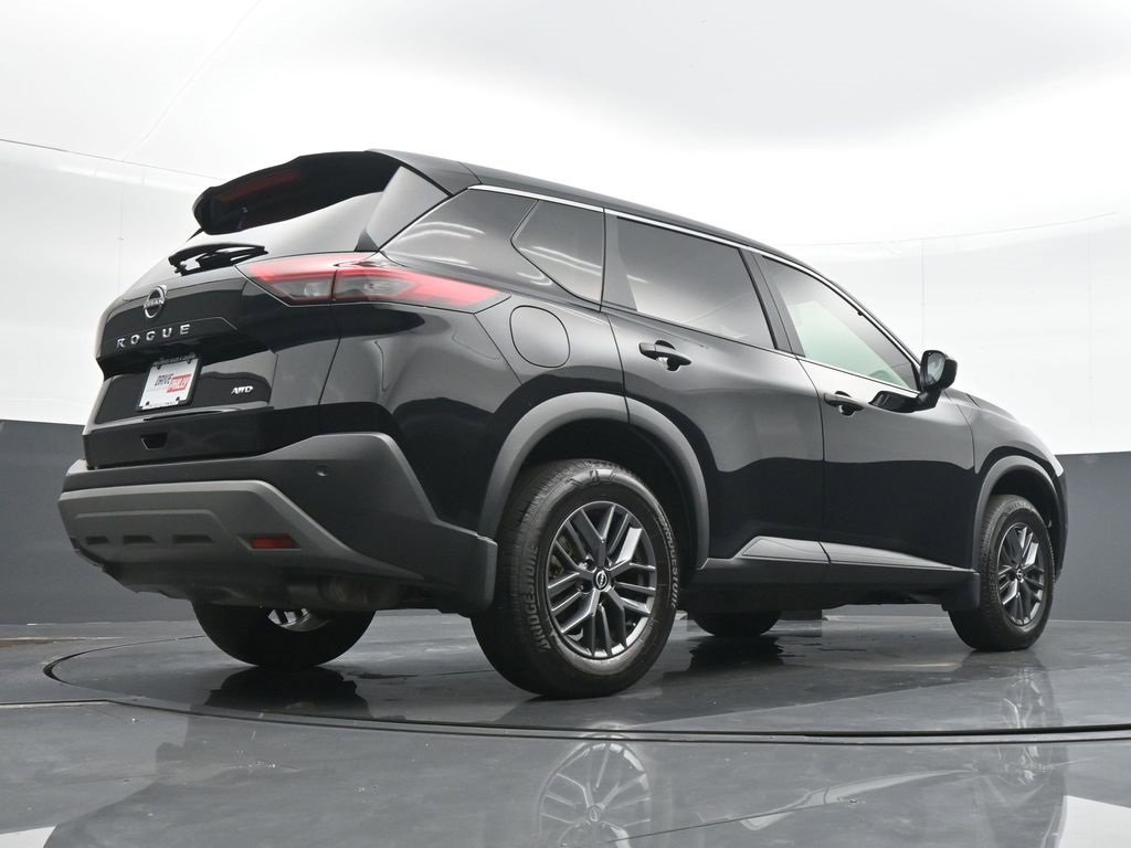 Used 2023 Nissan Rogue S image 21