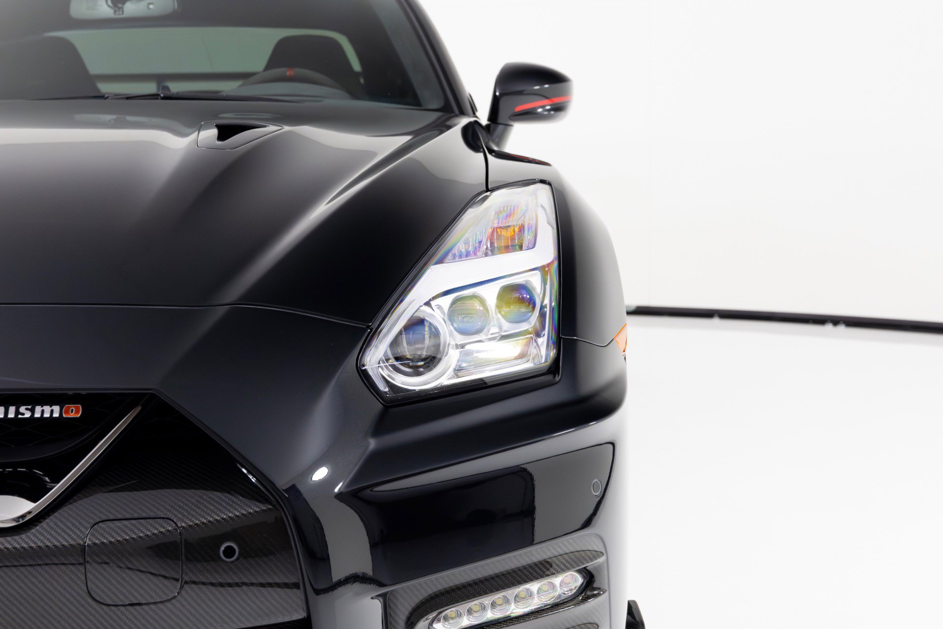 Used 2017 Nissan GT-R NISMO image 44