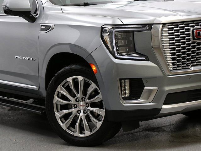 Used 2023 GMC Yukon XL Denali image 3