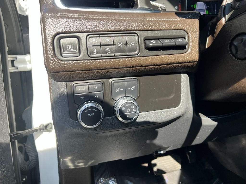 Used 2021 GMC Yukon XL Denali w/ Denali Premium Package AWD/4WD image 38