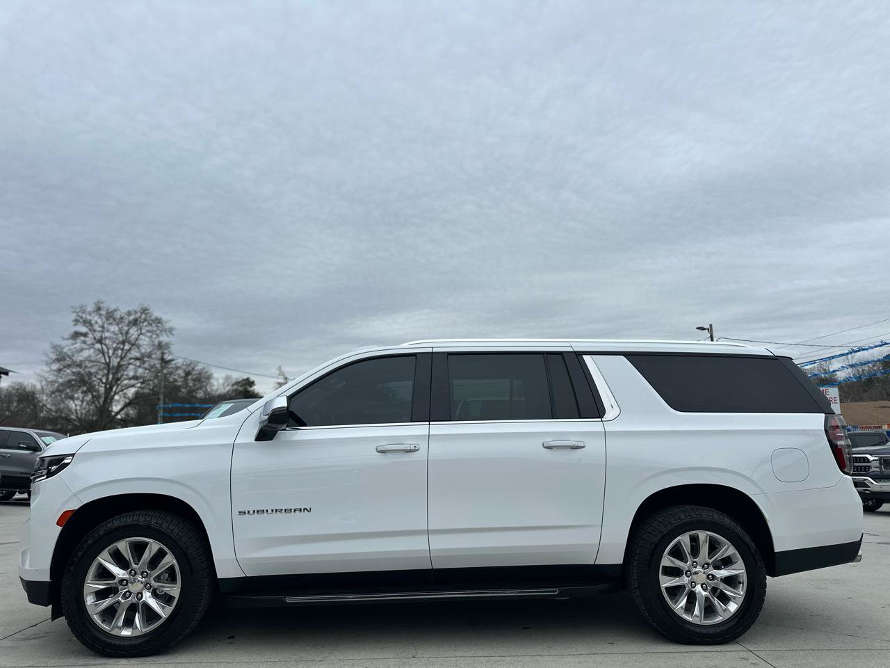Used 2022 Chevrolet Suburban Premier AWD/4WD image 4