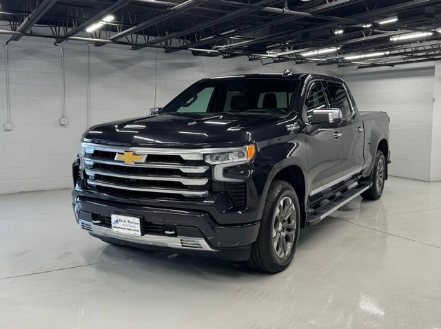 Used 2023 Chevrolet Silverado 1500 High Country w/ Technology Package AWD/4WD image 2