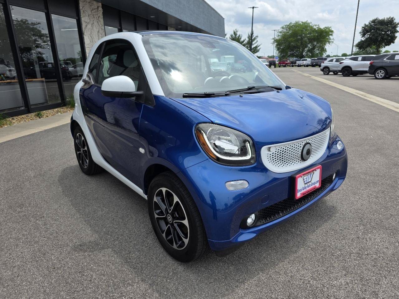 Used 2016 smart fortwo passion RWD image 12