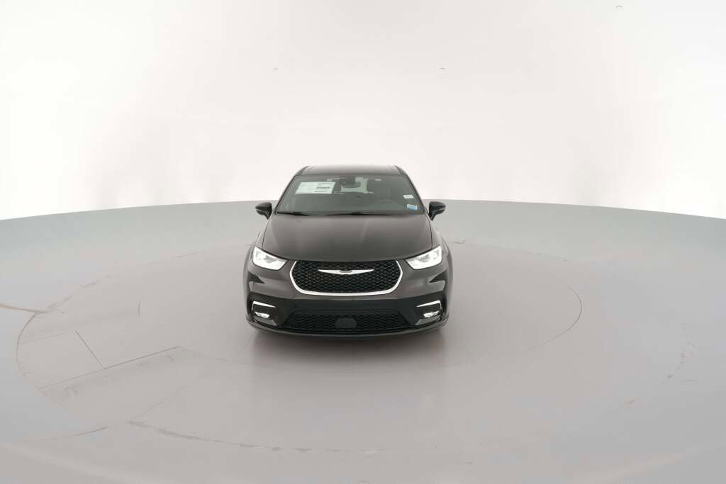 New 2026 Chrysler Pacifica Select image 2