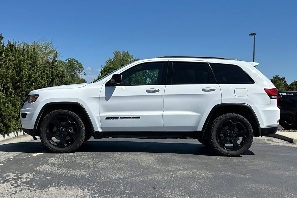 Used 2018 Jeep Grand Cherokee Laredo AWD/4WD image 7