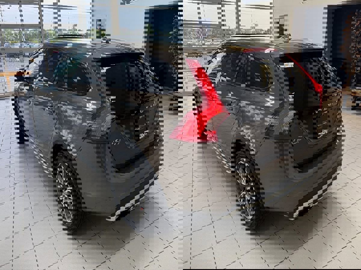 Used 2018 Volvo V60 T5 Cross Country w/ Convenience Package image 56