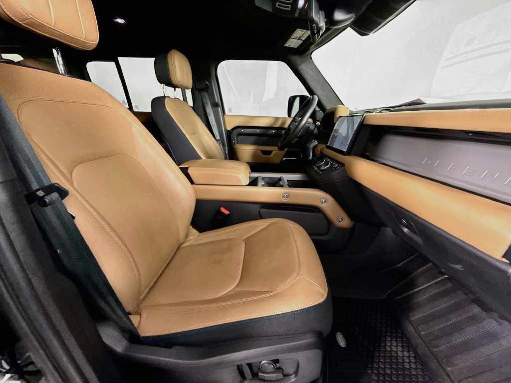 Certified 2025 Land Rover Defender 110 X AWD/4WD image 23