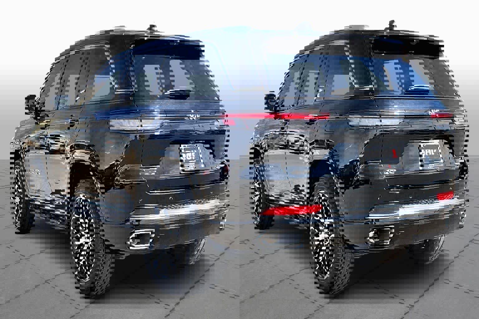 Used 2023 Jeep Grand Cherokee Summit image 12