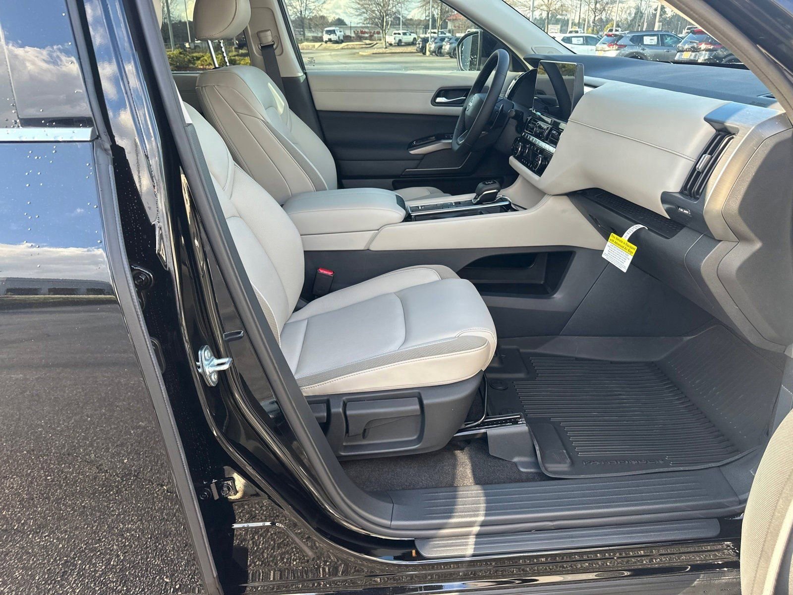 New 2026 Nissan Pathfinder SL image 8