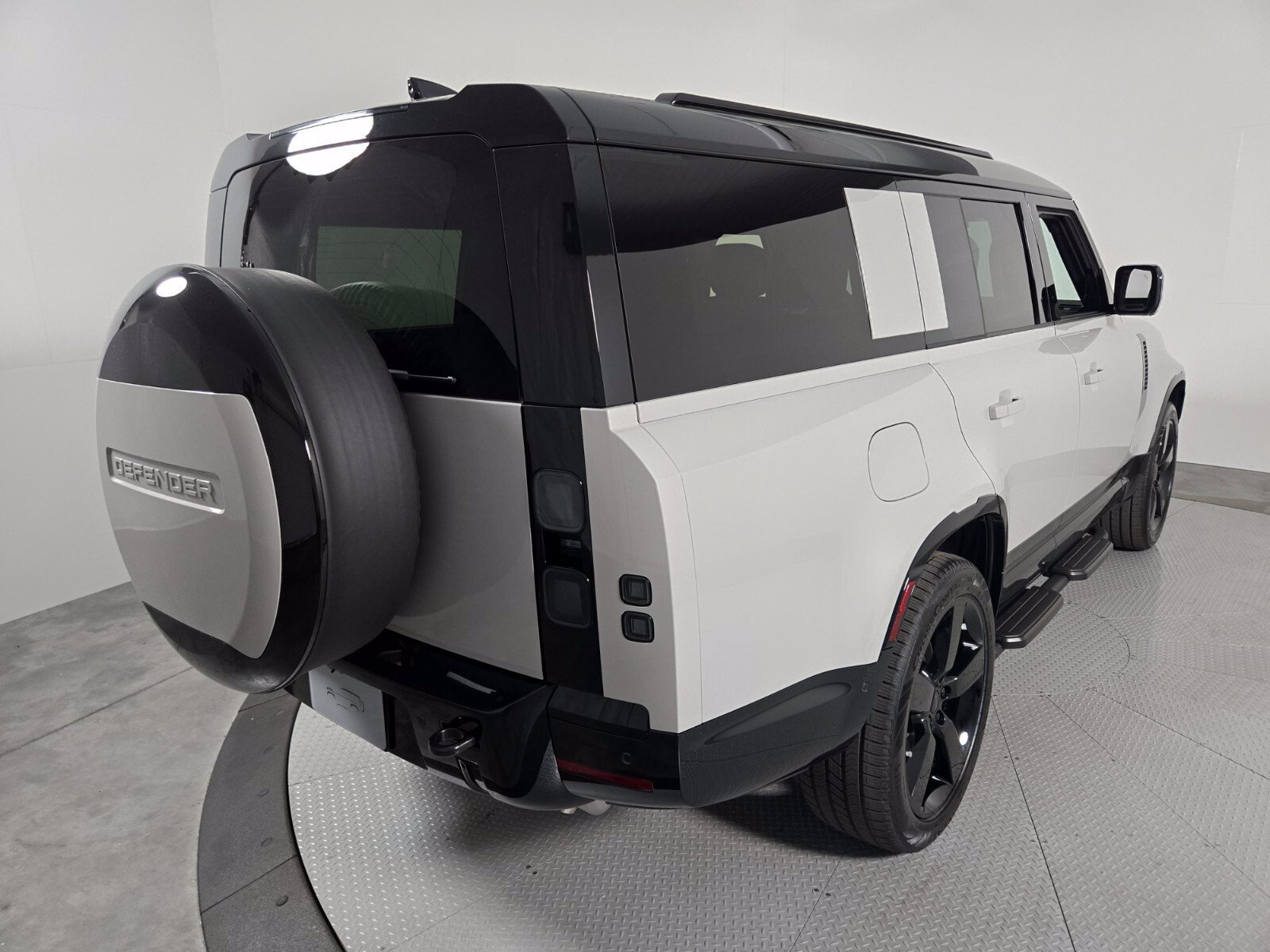 New 2026 Land Rover Defender 130 X-Dynamic SE AWD/4WD image 2
