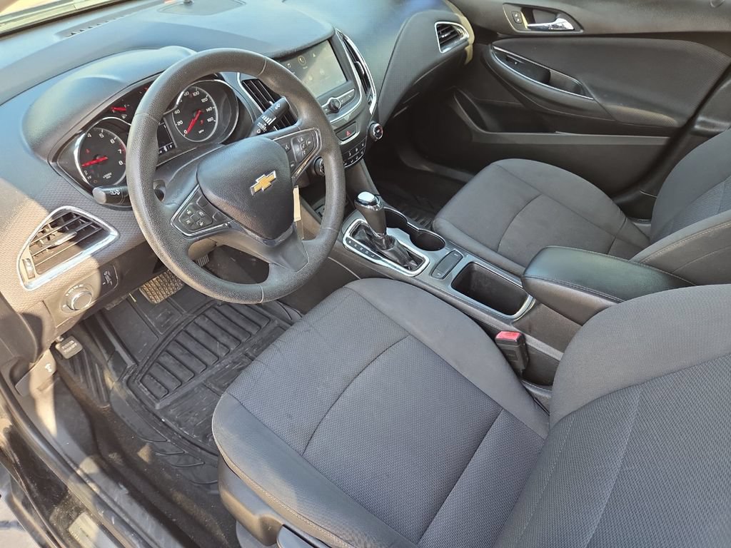 Used 2019 Chevrolet Cruze LS w/ LS Convenience Package FWD image 10